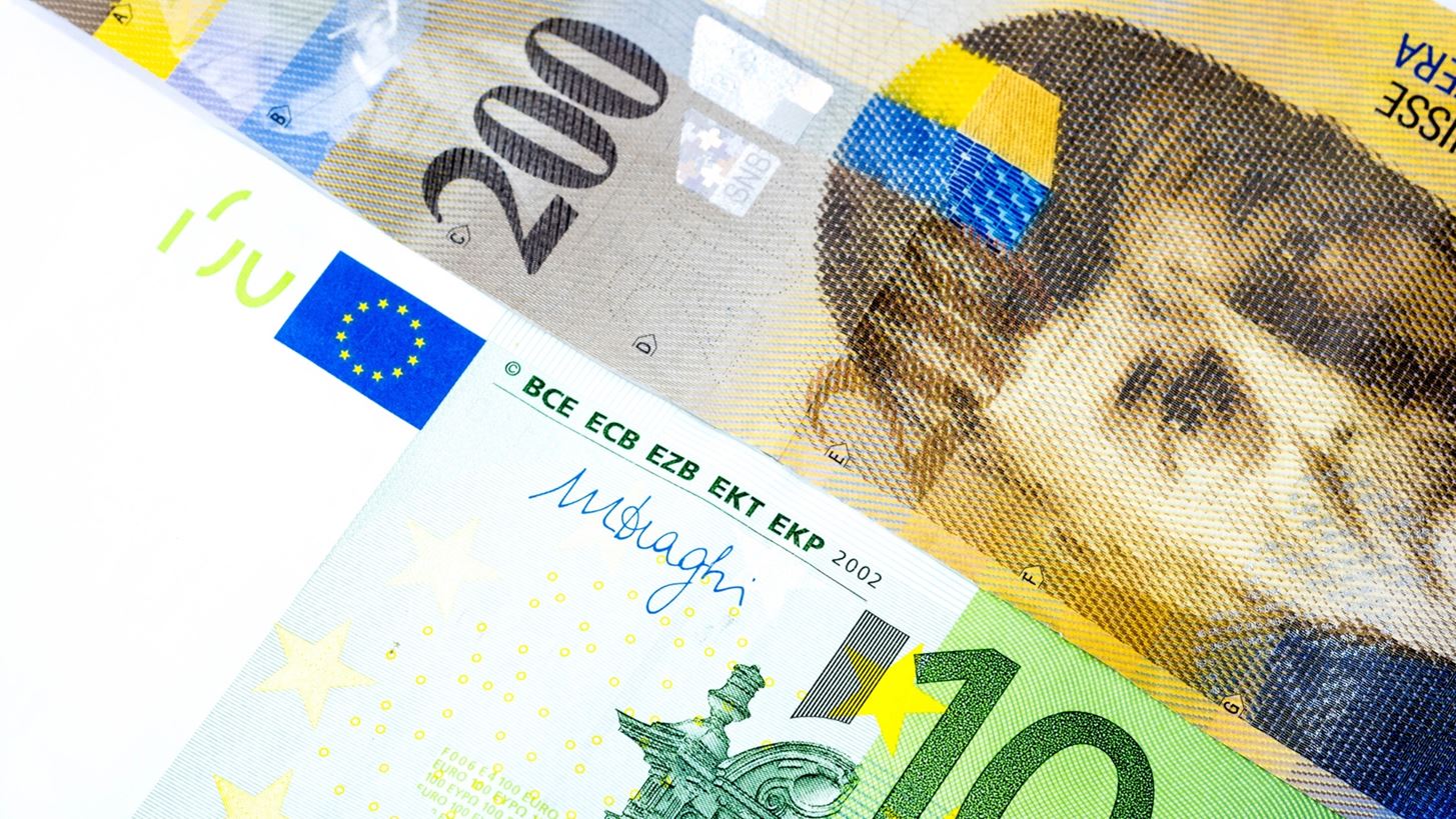 ΠΑΣΟΚ για δάνεια σε ελβετικό φράγκο: Η κυβέρνηση εξαϋλώνει τις ευθύνες των τραπεζών