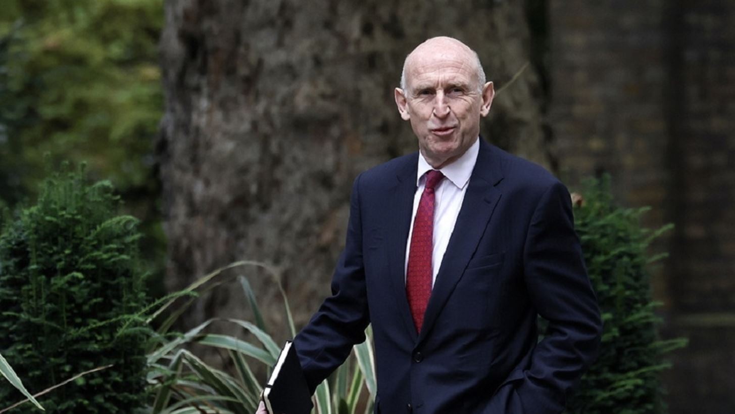 Έτοιμο για "στρατιωτικές επιλογές" το Λονδίνο καθώς παρακολουθεί ρωσικό κατασκοπευτικό πλοίο -  "Έστρεψε λέιζερ σε αεροσκάφη μας"