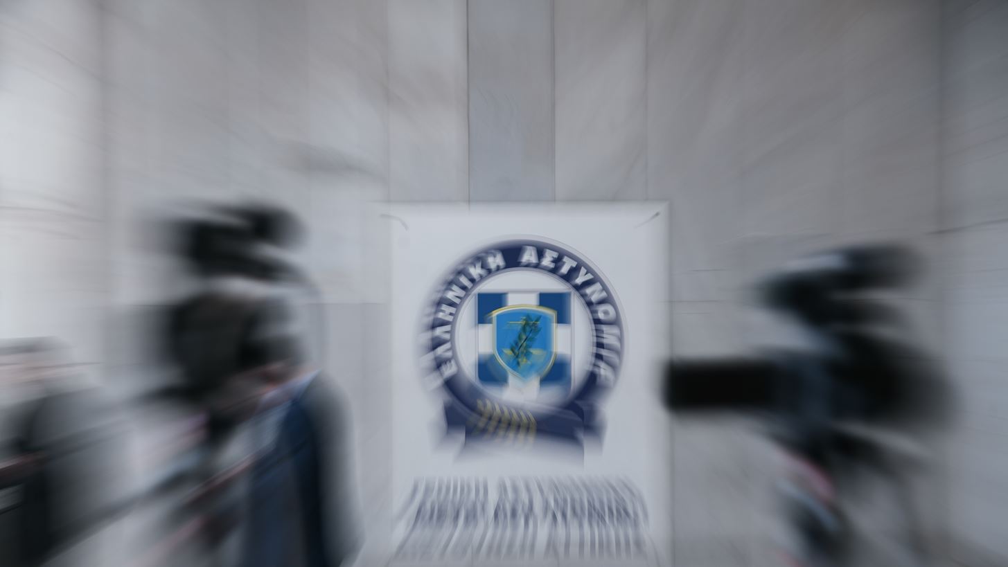 Εξάρθρωση κυκλώματος διακίνησης ναρκωτικών στον Πειραιά - Συλλήψεις και κατασχέσεις κοκαΐνης, όπλων και μετρητών