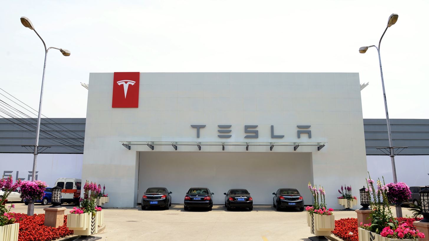 Πόσοι θα απέφευγαν να αγοράσουν Tesla για πολιτικούς λόγους