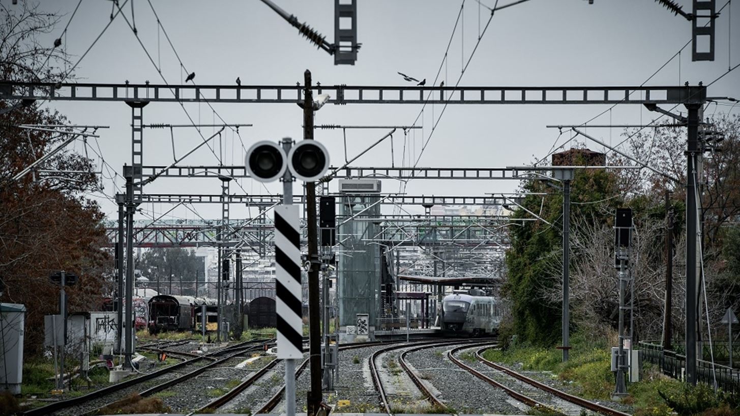 Hellenic Train: Επιβεβαιώνει ότι τρένο μπήκε σε λάθος γραμμή στη Σίνδο και "αδειάζει" τον ΟΣΕ
