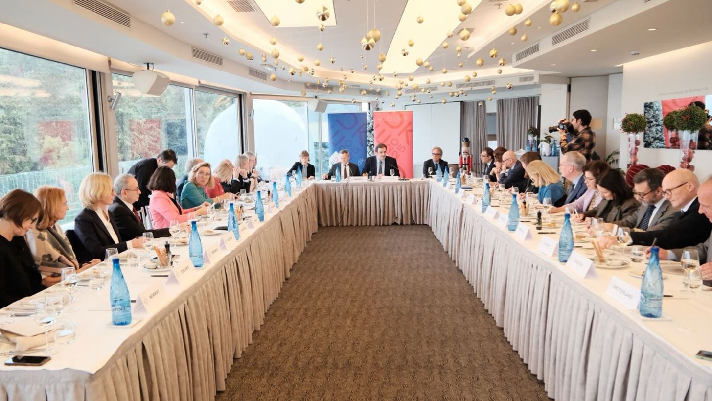 Μηνύματα επιβράβευσης της ελληνικής οικονομίας από Λονδίνο και Βρυξέλλες