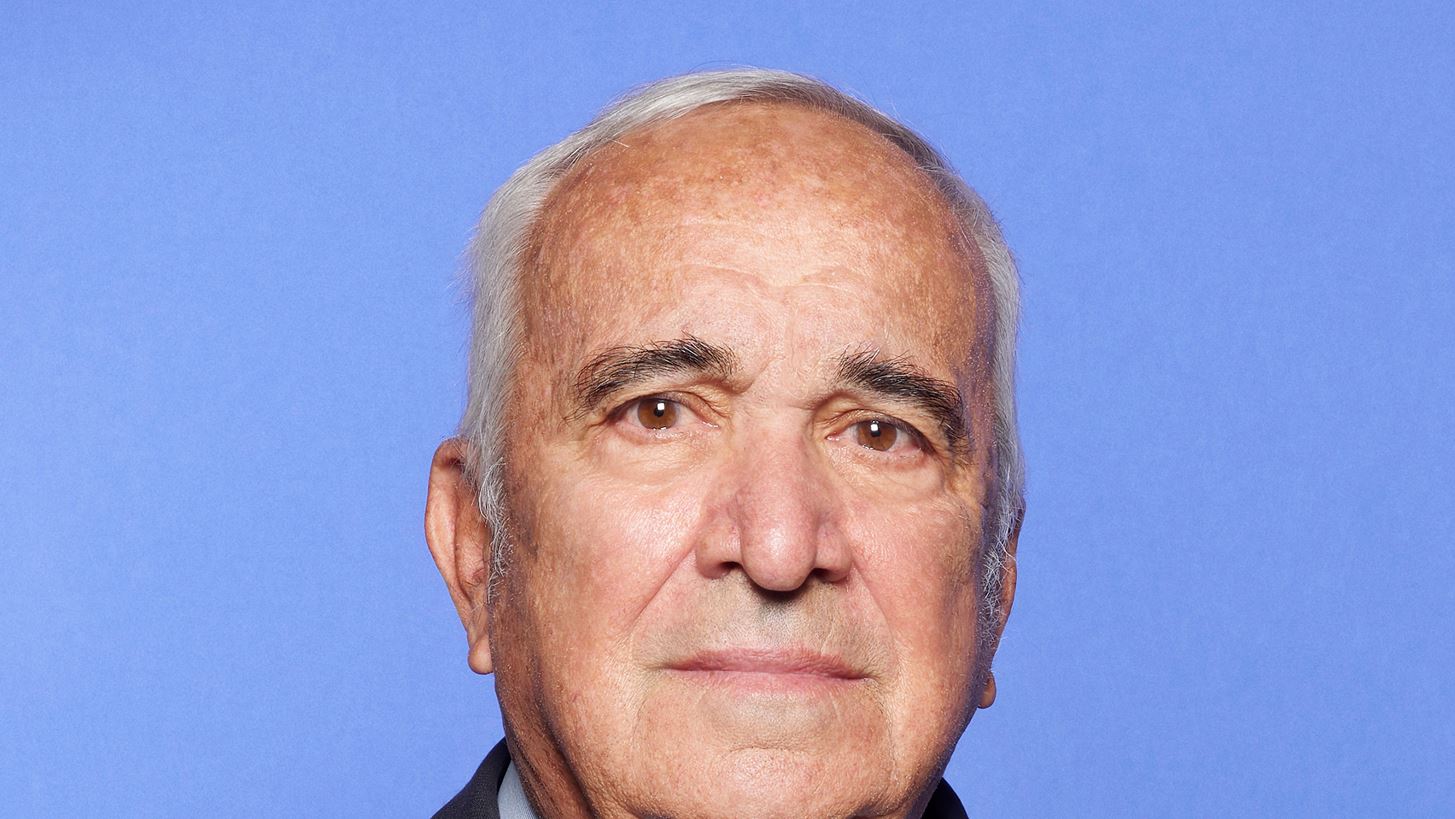 Μήπως σφυρίζουμε αδιάφορα;