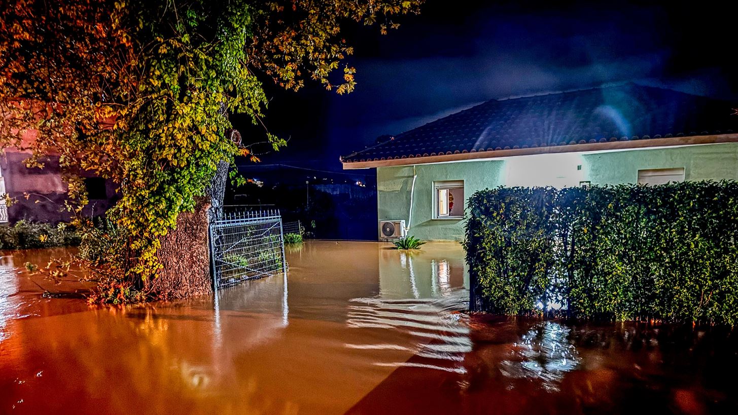 Τεράστιες οι καταστροφές από τις πλημμύρες στη Δυτική Ελλάδα – Κλιμάκιο της Πολιτικής Προστασίας στην Κέρκυρα, του ΠΑΣΟΚ στη Φιλιππιάδα