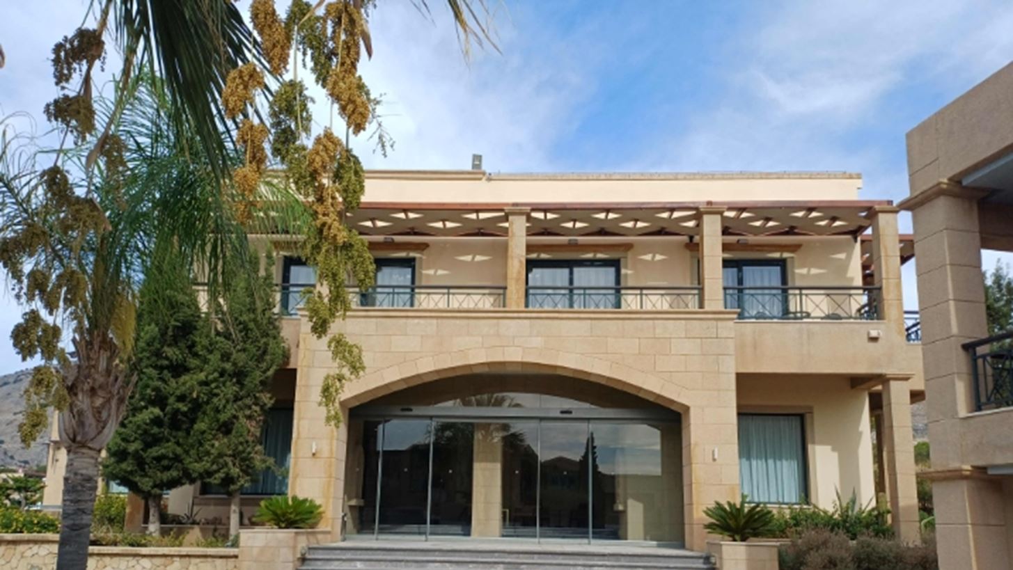 Πλειστηριασμοί: Νέα σφυριά για ΕΝΚΛΩ και για 5άστερο ξενοδοχείο στη Ρόδο