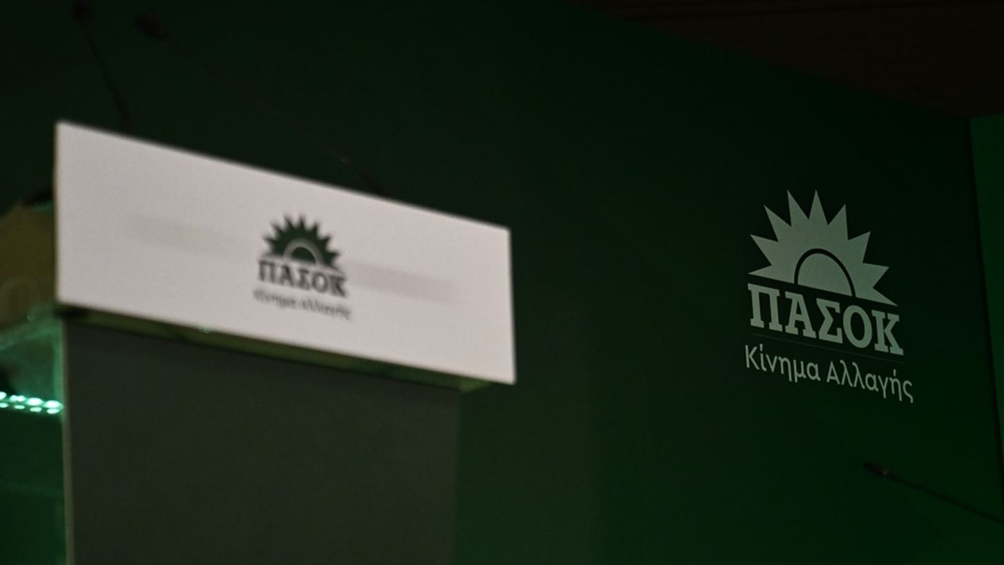 ΠΑΣΟΚ: Γιατί το Μαξίμου θέλει να αποποιηθεί της κουμπαριάς της οικογένειας του πρωθυπουργού με την οικογένεια του "Φραπέ";