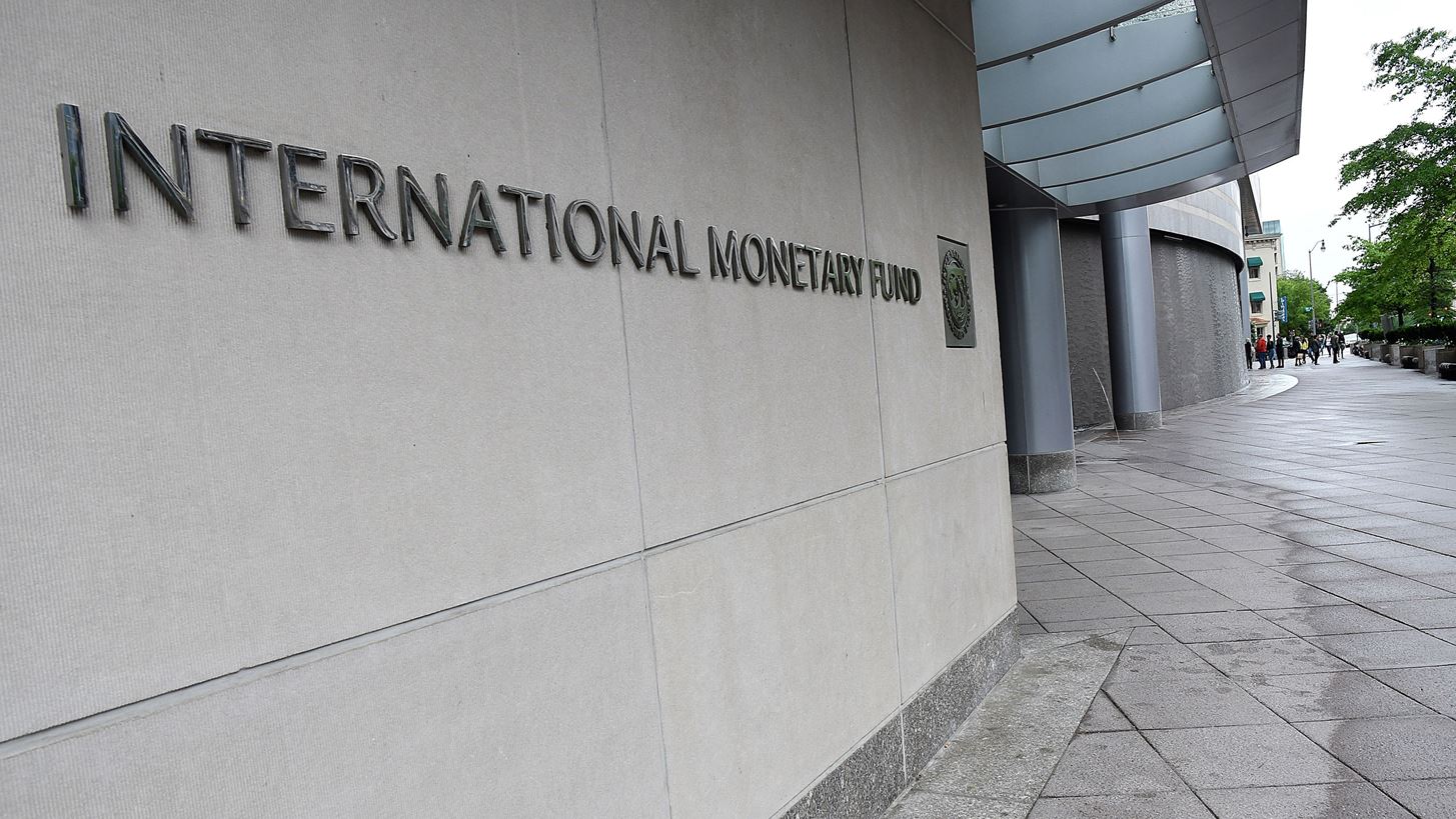 ΔΝΤ: Το παγκόσμιο χρέος αναμένεται να ξεπεράσει το 100% του ΑΕΠ μέχρι το τέλος της δεκαετίας – Κίνδυνος να εκτοξευτεί στο 123%