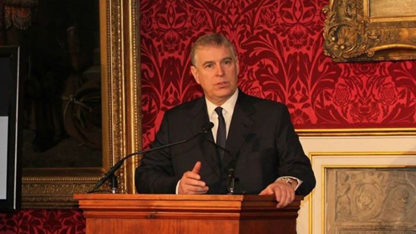 Λίστα Έπσταϊν: Νέες αποκαλύψεις βρετανικών εφημερίδων επαναφέρουν τον πρίγκιπα Άντριου στο επίκεντρο της κρίσης