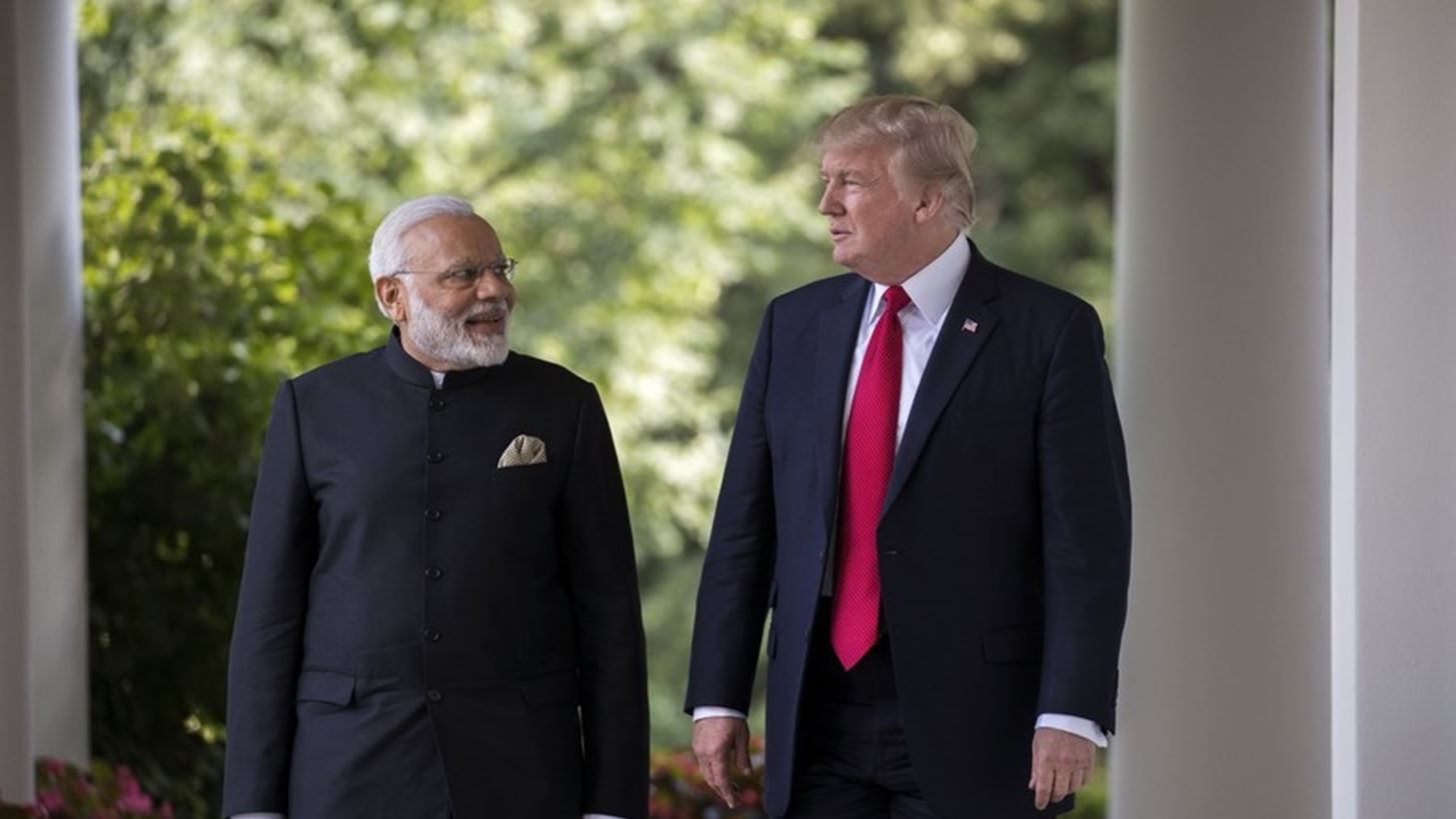 Η Ινδία μειώνει, αλλά δε διακόπτει τις εισαγωγές ρωσικού πετρελαίου, παρά τα λεγόμενα Τραμπ