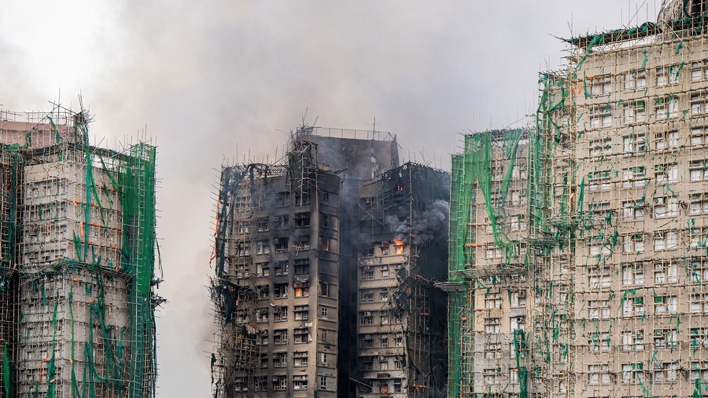 Χονγκ Κονγκ: Στους 151 οι νεκροί, συνεχίζονται οι έρευνες στα κτίρια που τυλίχθηκαν στις φλόγες - 13 συλλήψεις