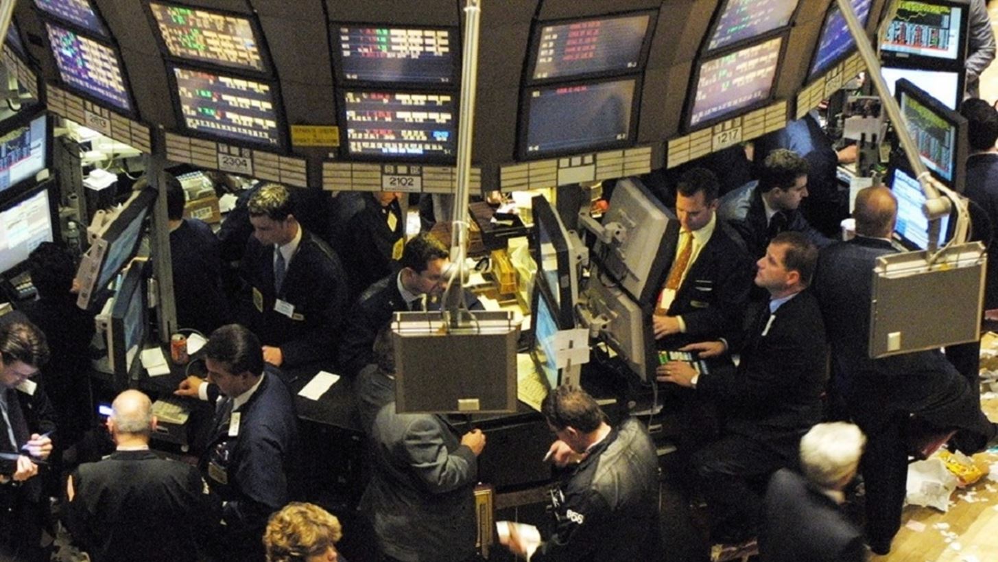 Πτώση στη Wall λόγω της αναζωπύρωσης των εμπορικών εντάσεων ΗΠΑ-Κίνας