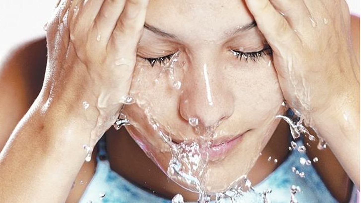 Τέσσερα βήματα για πιο όμορφο δέρμα