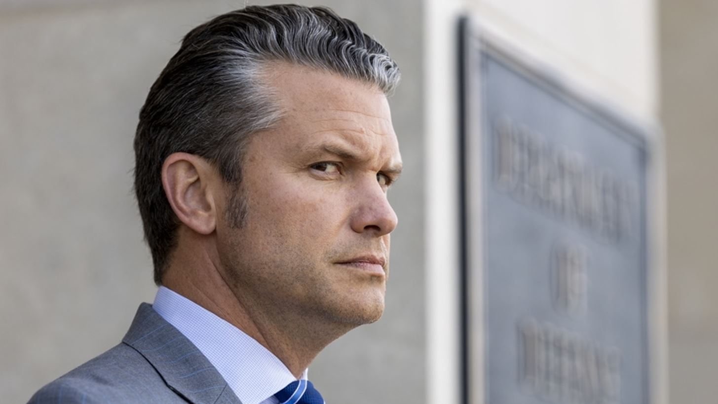 Ο Χέγκσεθ κηρύσσει πόλεμο κατά των νόμων του πολέμου