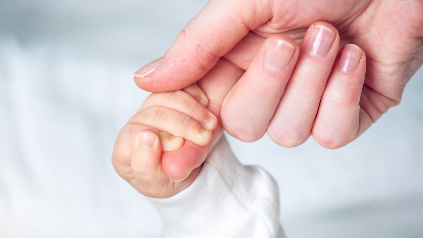 Τι δείχνουν τα στοιχεία της ΕΛΣΤΑΤ για τις υιοθεσίες