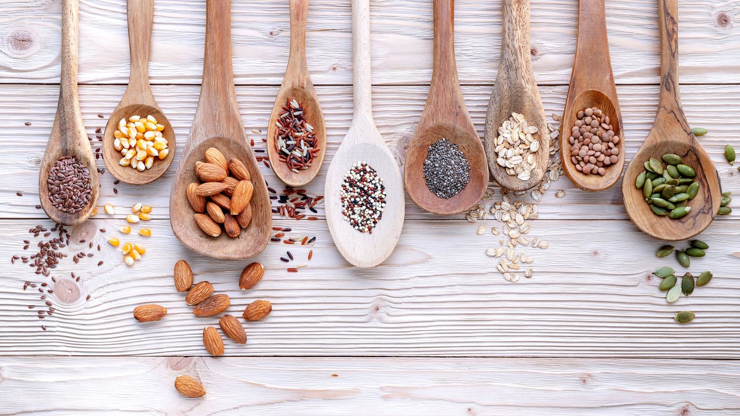 "Fibremaxxing": Γιατί η αυξημένη κατανάλωση φυτικών ινών έχει γίνει η νέα διατροφική μόδα και ποιοι κίνδυνοι κρύβονται