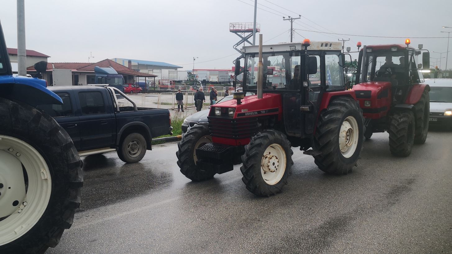 Στα αγροτικά μπλόκα κλιμάκιο του ΠΑΣΟΚ