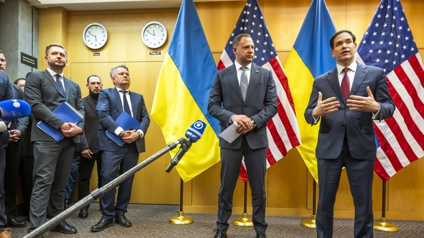 Παραιτήθηκε ο επιτελάρχης του προέδρου της Ουκρανίας Β. Ζελένσκι, Α. Γερμάκ, εν μέσω έρευνας για διαφθορά