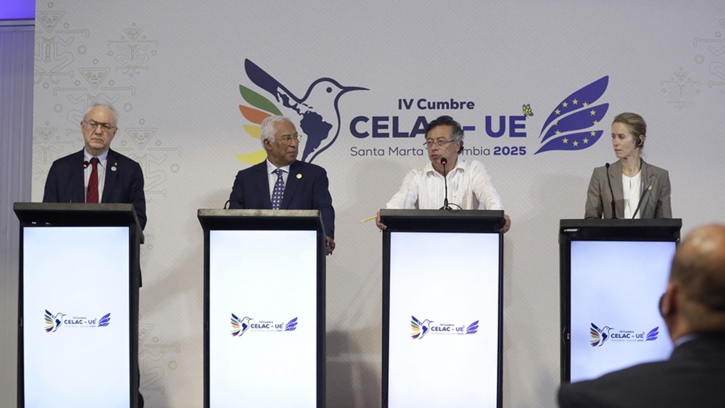 Σύνοδος ΕΕ - Λατινικής Αμερικής: Οι χώρες απορρίπτουν τη "χρήση της ισχύος" με φόντο τις εντάσεις με τις ΗΠΑ