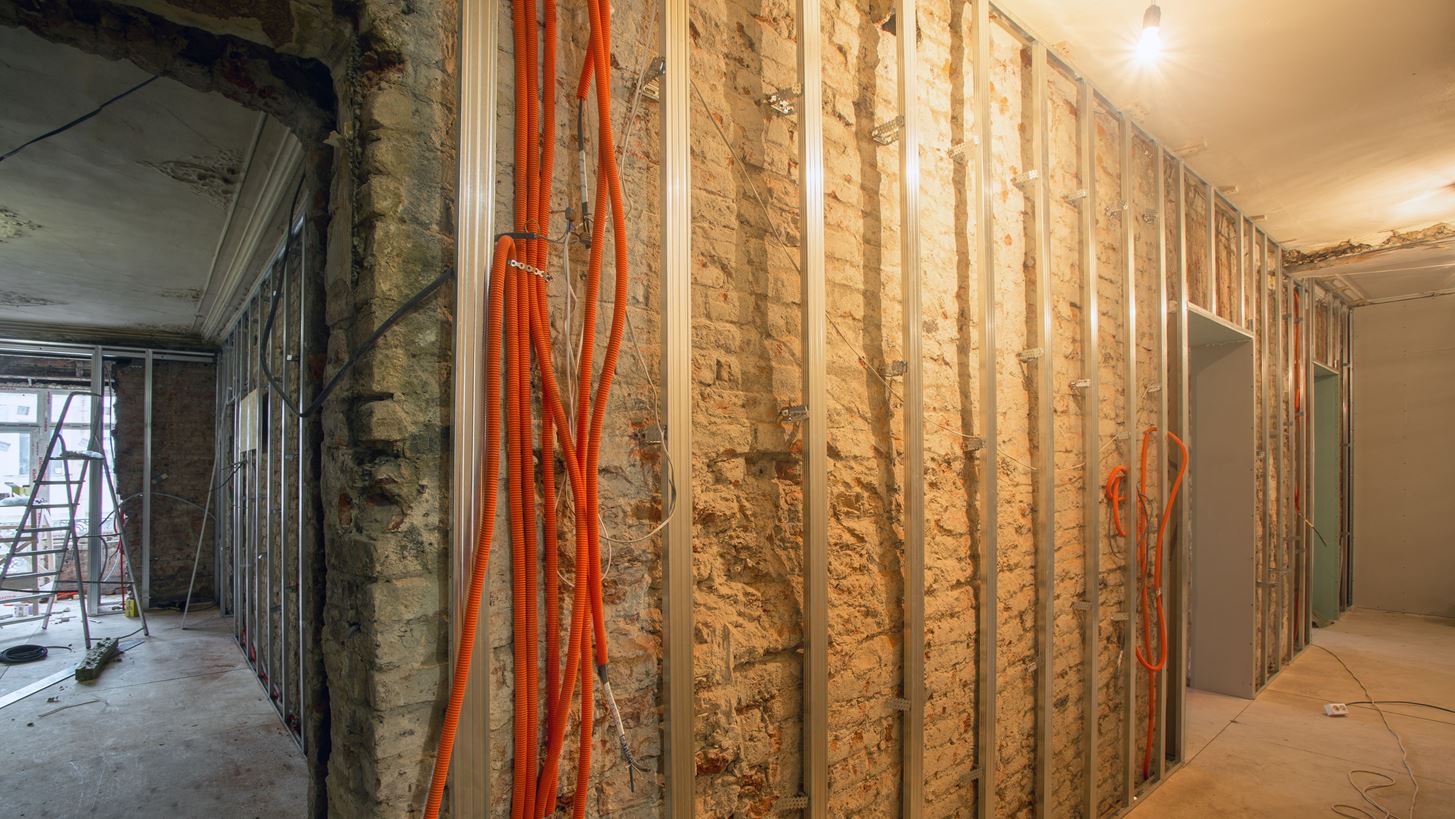 Ο γρίφος των ανακαινίσεων: 7 στα 10 κτίρια στην Αττική είναι ηλικίας από 35 ετών και πάνω