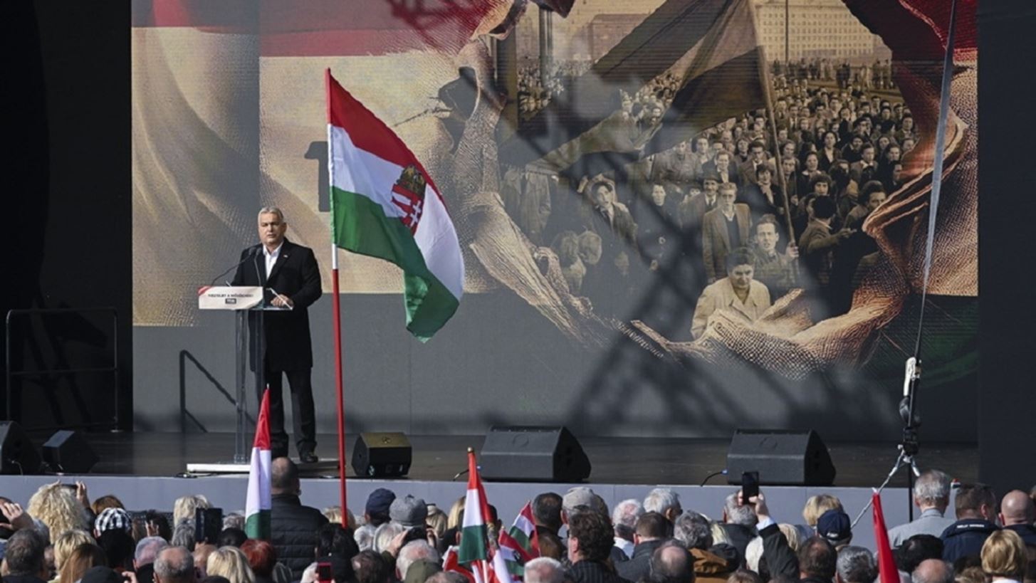 "Τινάζει τη μπάνκα στον αέρα" ο Ορμπάν υπό τον φόβο εκλογικής ήττας - Αυξάνει το έλλειμμα, φορολογεί τις τράπεζες