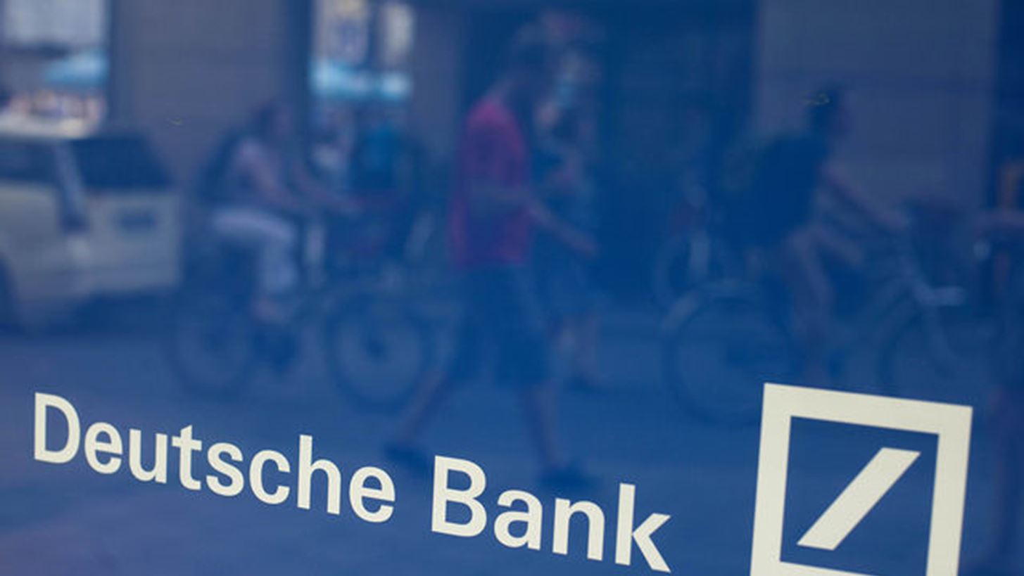 Η Deutsche Bank στέλνει 4.000 τραπεζίτες (το μισό της προσωπικό) εκτός Βρετανίας