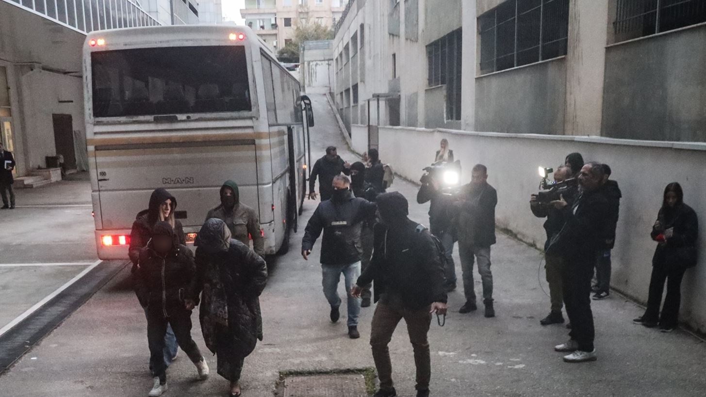 Υπόθεση ΟΠΕΚΕΠΕ: Ελεύθερη με όρους η μητέρα του φερόμενου ως αρχηγού της εγκληματικής οργάνωσης από την Κρήτη