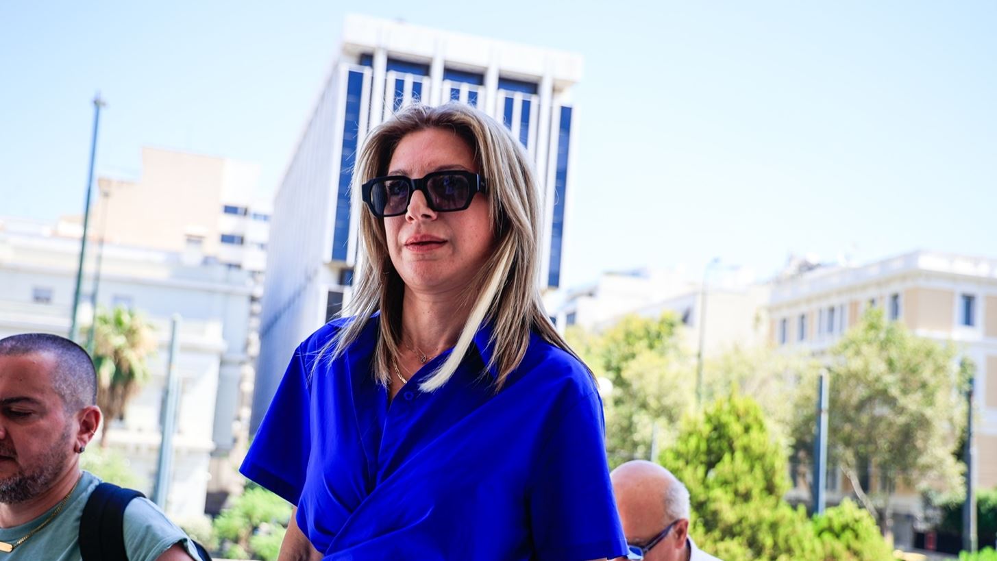 Χρησμοί και παρασκήνιο για το "κόμμα Καρυστιανού"