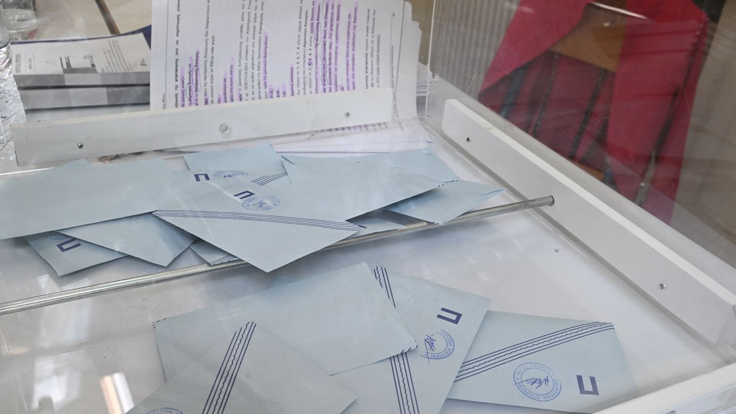 Δημοσκόπηση Opinion Pοll: Μεγάλη η διαφορά της ΝΔ από τα υπόλοιπα κόμματα - Δεν κάνουν "γκελ" Τσίπρας και Σαμαράς