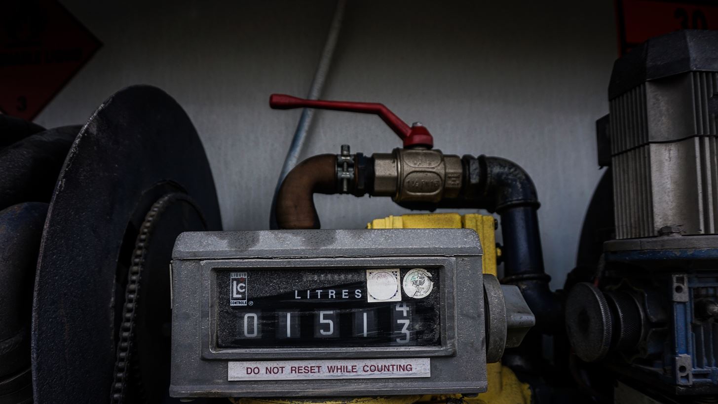 Φθηνότερα από πέρυσι πετρέλαιο θέρμανσης και βενζίνη - Στα περσινά επίπεδα το ρεύμα