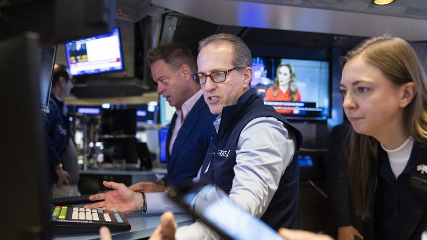 Στο "κόκκινο" η Wall με βαρίδι την τεχνολογία