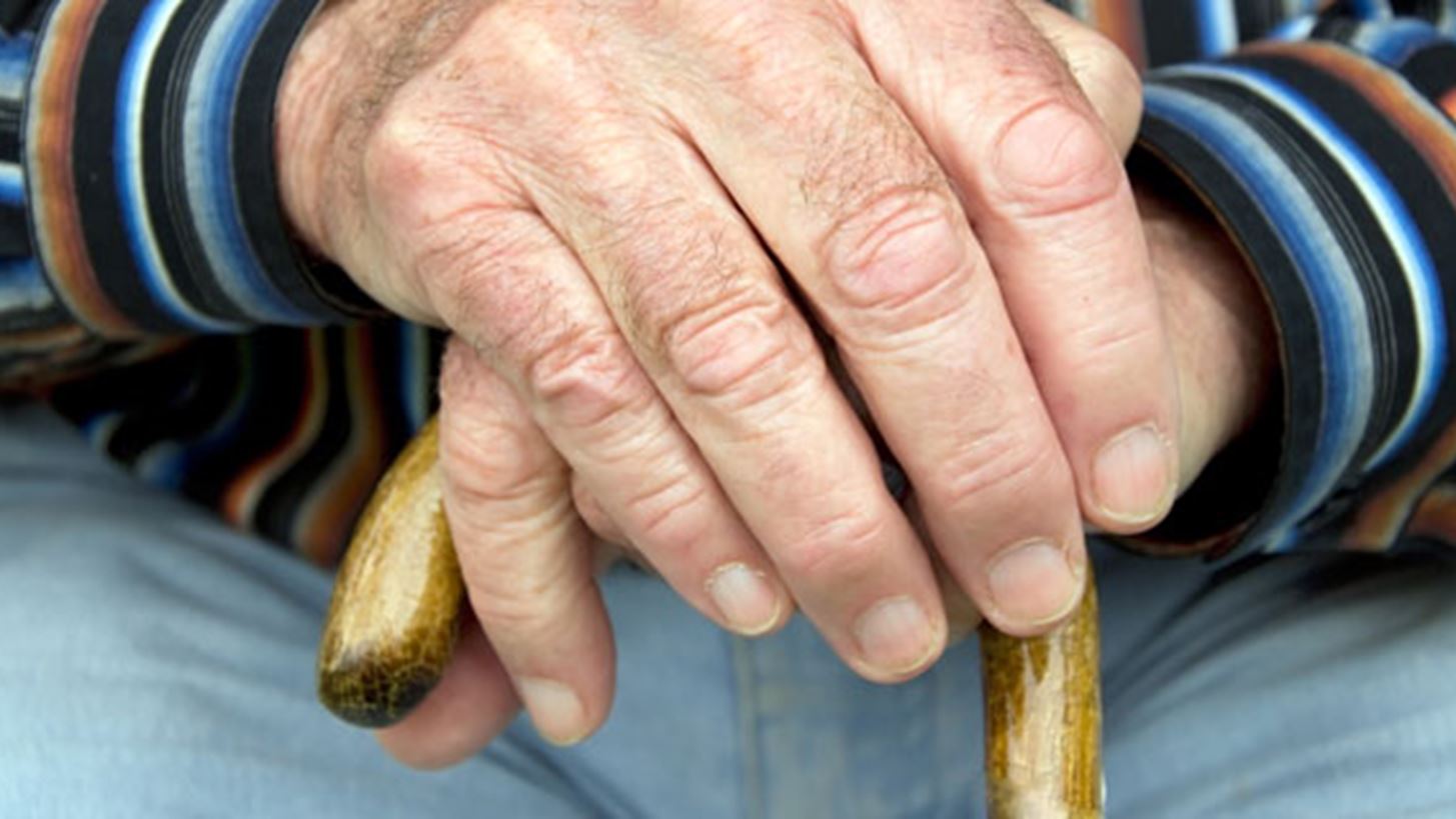 Ασπίδα η οικογένεια κατά της κακοποίησης των ηλικιωμένων