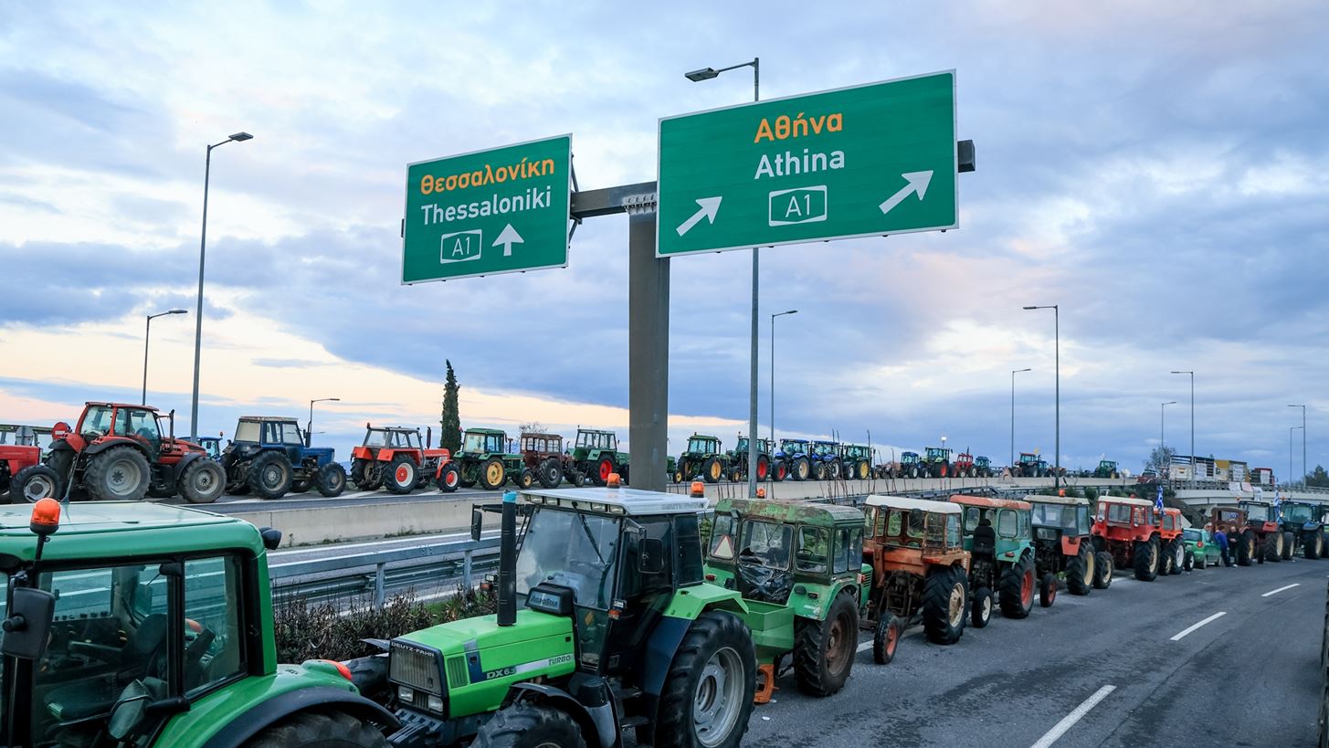 Όλες οι λύσεις στο τραπέζι της κυβέρνησης για τα έκτροπα από τους αγρότες