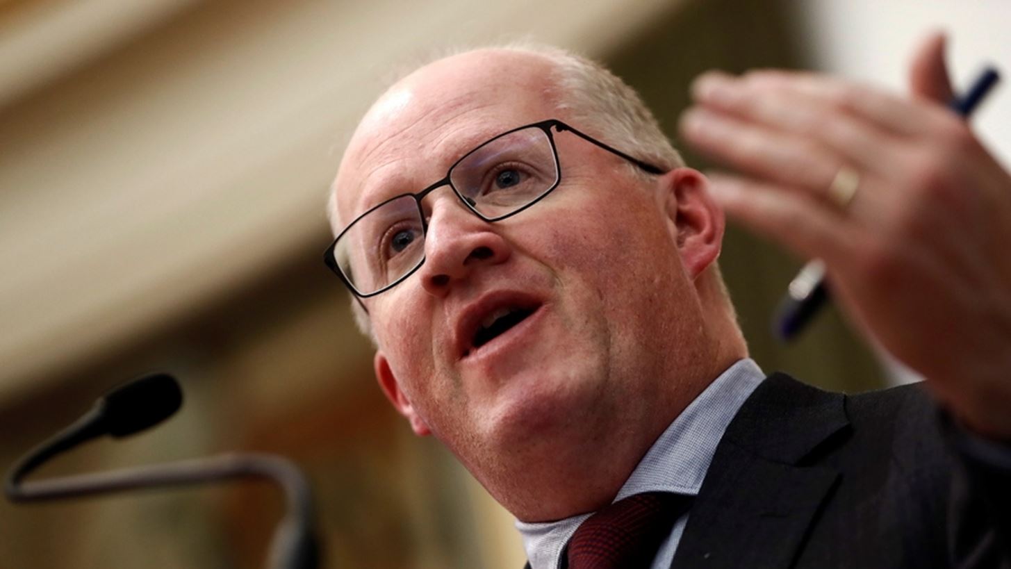 Λέιν (ΕΚΤ): Κίνδυνος για τις τράπεζες λόγω της αναταραχής από τους δασμούς