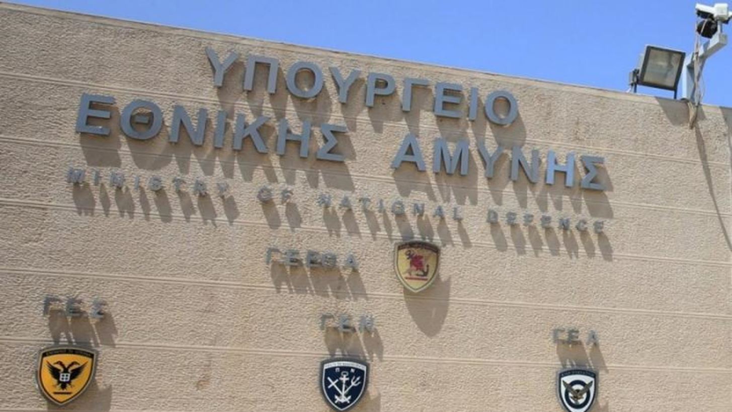 Ν. Δένδιας κατά Χ. Δούκα για την καθαριότητα στον Άγνωστο Στρατιώτη: Δεν μπορούμε να επιτρέψουμε την υποβάθμιση του Μνημείου