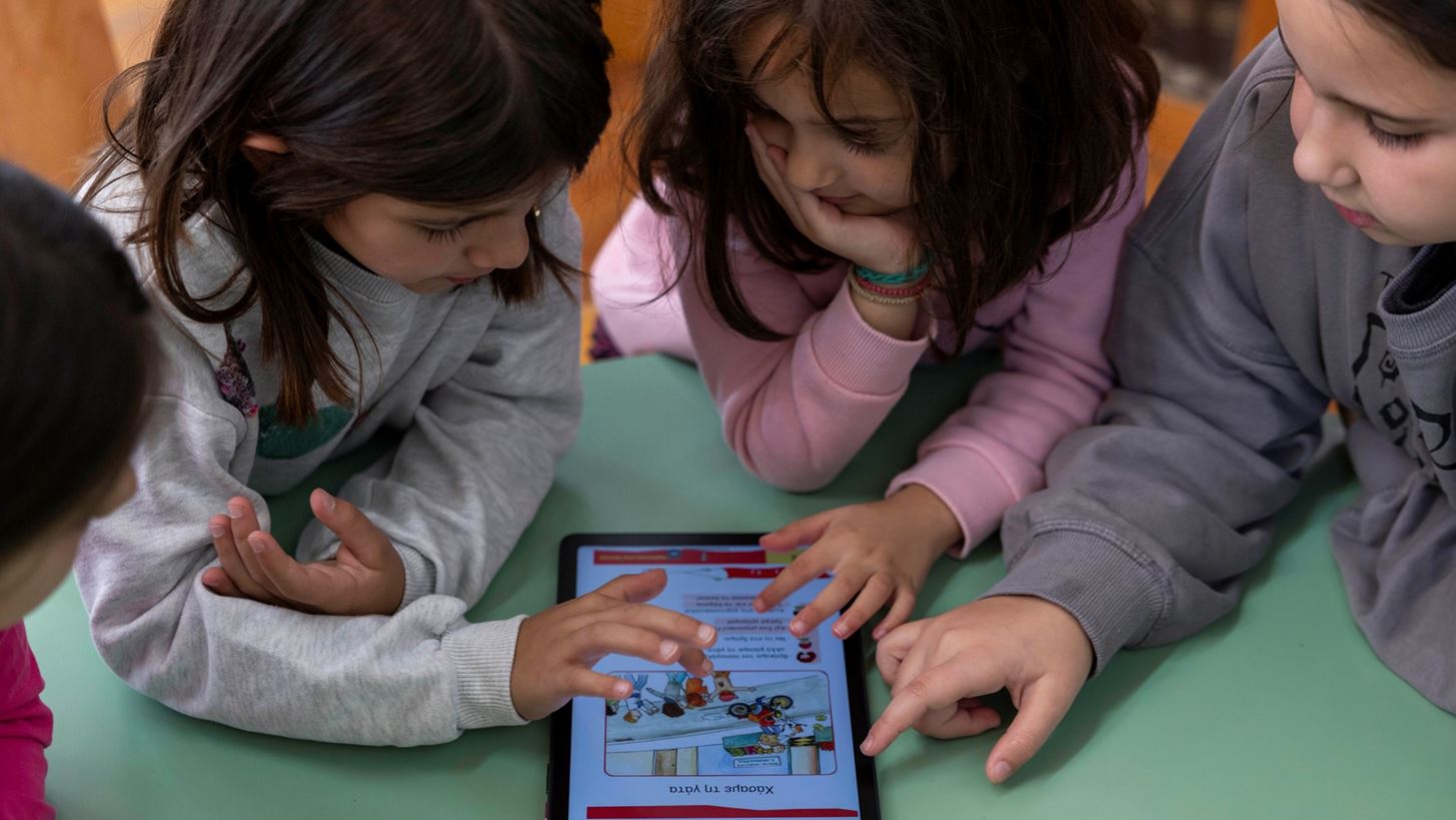 COSMOTE TELEKOM: Νέα εποχή συνδεσιμότητας σε όλα τα δυσπρόσιτα σχολεία της χώρας με δωρεάν γρήγορο ίντερνετ