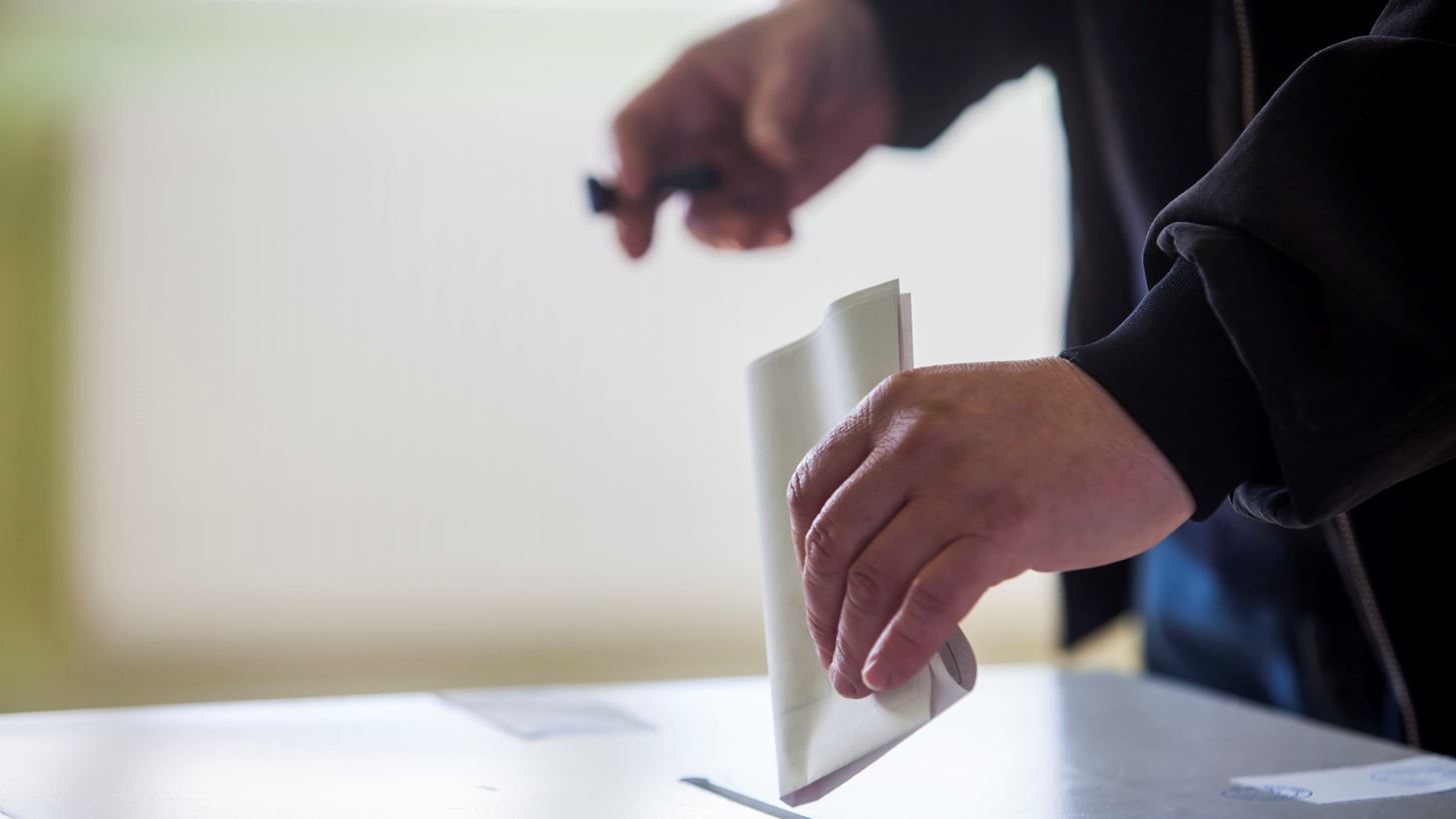 Δημοσκοπήσεις: Στο φάσμα του 30% η ΝΔ, διπλάσια διαφορά για ΠΑΣΟΚ, σταθερά διψήφιο το "κόμμα Τσίπρα"