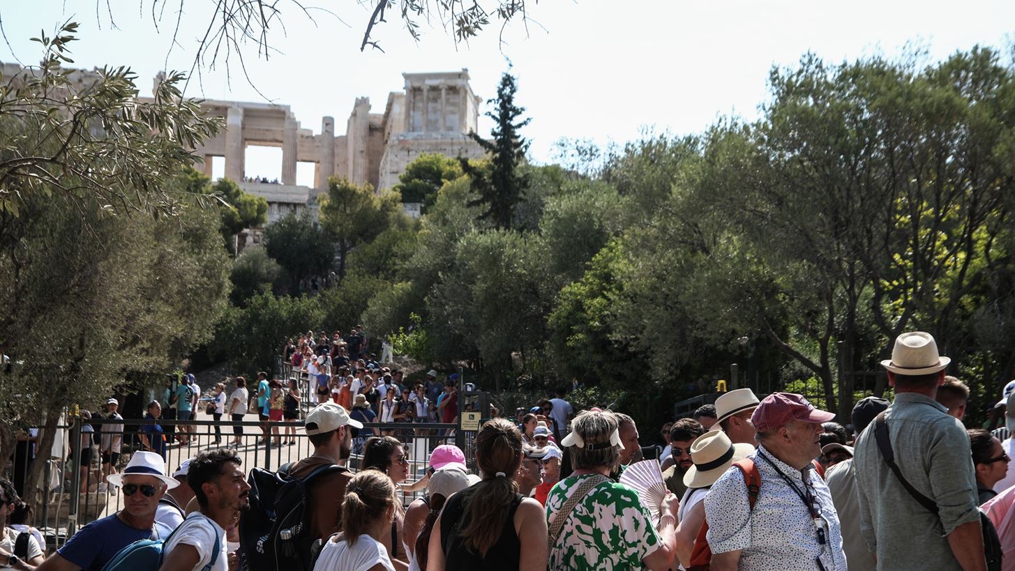 Προς νέο ρεκόρ τα τουριστικά έσοδα: Η "έκπληξη" του καλοκαιριού