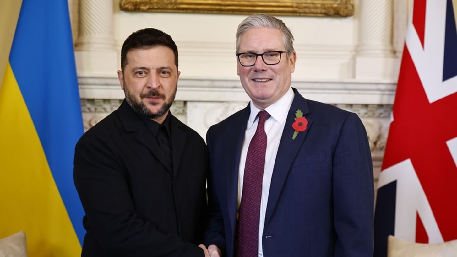 Στο Λονδίνο ο Ζελένσκι για συνάντηση κορυφής με Μακρόν, Στάρμερ, Μερτς, με φόντο το σχέδιο ειρήνευσης του Τραμπ