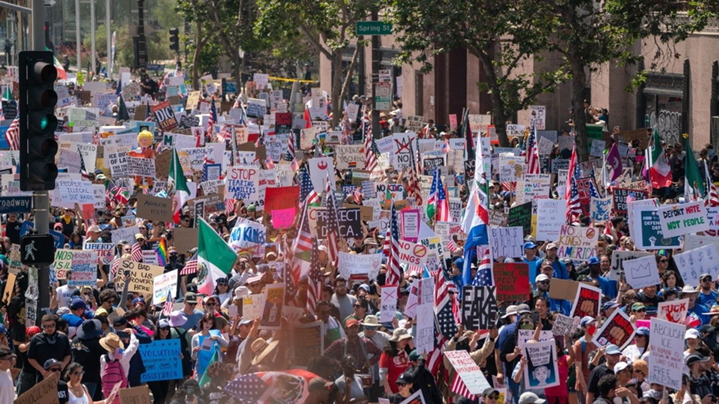 ΗΠΑ: Εκατομμύρια Αμερικανοί διαδηλώνουν σήμερα σε 2.700 πόλεις κατά του Τραμπ