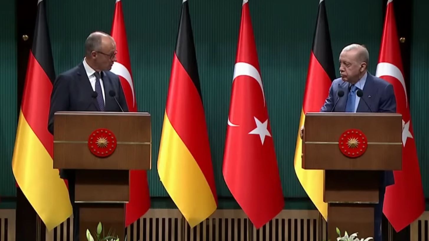 Γερμανία: Κριτική για την επίσκεψη του καγκελάριου Μερτς στην Τουρκία
