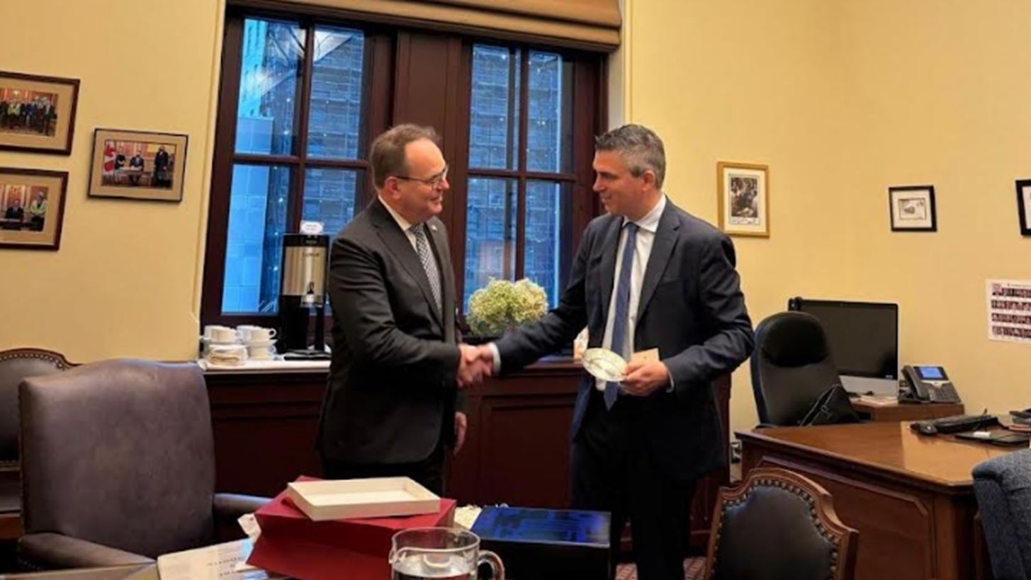 Συνάντηση Χρ. Δήμα με υπουργό Μεταφορών Καναδά: Αεροπορική σύνδεση, logistics, εφοδιαστική αλυσίδα στο επίκεντρο