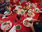 Το χριστουγεννιάτικο τραπέζι ξεκινάει από το efood χωρίς άγχος