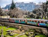 Άνδρας έπεσε στις ράγες του σταθμού ΗΣΑΠ στα Κάτω Πατήσια - Ανασύρθηκε χωρίς τις αισθήσεις του