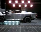 Tesla Cybertruck: 5 αστέρια σε ένα τρομακτικό crash test (video)