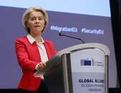 Σκληραίνει τη γραμμή της η ΕΕ ενάντια στη διακίνηση μεταναστών - Μήνυμα φον ντερ Λάιεν από τις Βρυξέλλες