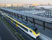 Tesla: Τι κάνει αυτό το ηλεκτρικό τρένο στο Gigafactory Βερολίνου