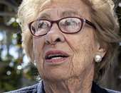 Απεβίωσε στα 96 της η Εύα Σλος, επιζήσασα του Ολοκαυτώματος και ετεροθαλής αδελφή της Άννας Φρανκ