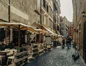 PMI:  Η επιχειρηματική δραστηριότητα στην ευρωζώνη επιβραδύνθηκε περισσότερο από το αναμενόμενο στο τέλος του 2025