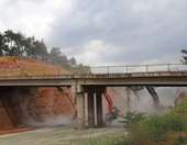 Γέφυρα Περραιβού: Δείτε την στιγμή της κατεδάφισης-Πώς θα είναι η νέα γέφυρα