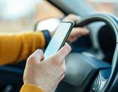 Πώς καταλαβαίνεις όταν ένας οδηγός ασχολείται με το κινητό του